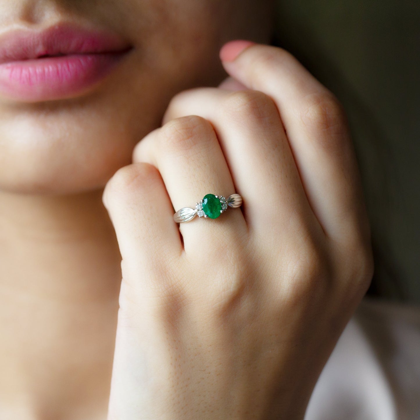 Natural 5X7mm Emerald Oval Engagement Ring with Diamond