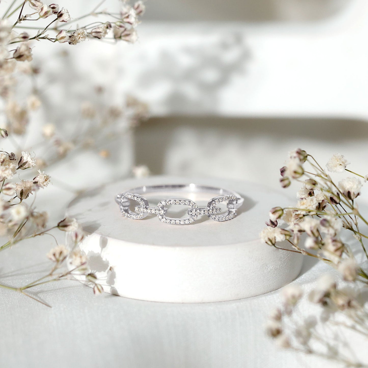 Minimal Cubic Zirconia Chain Link Ring