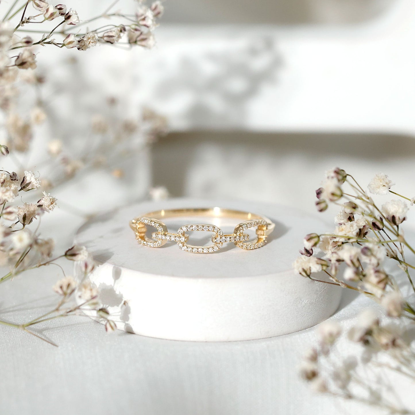 Minimal Cubic Zirconia Chain Link Ring