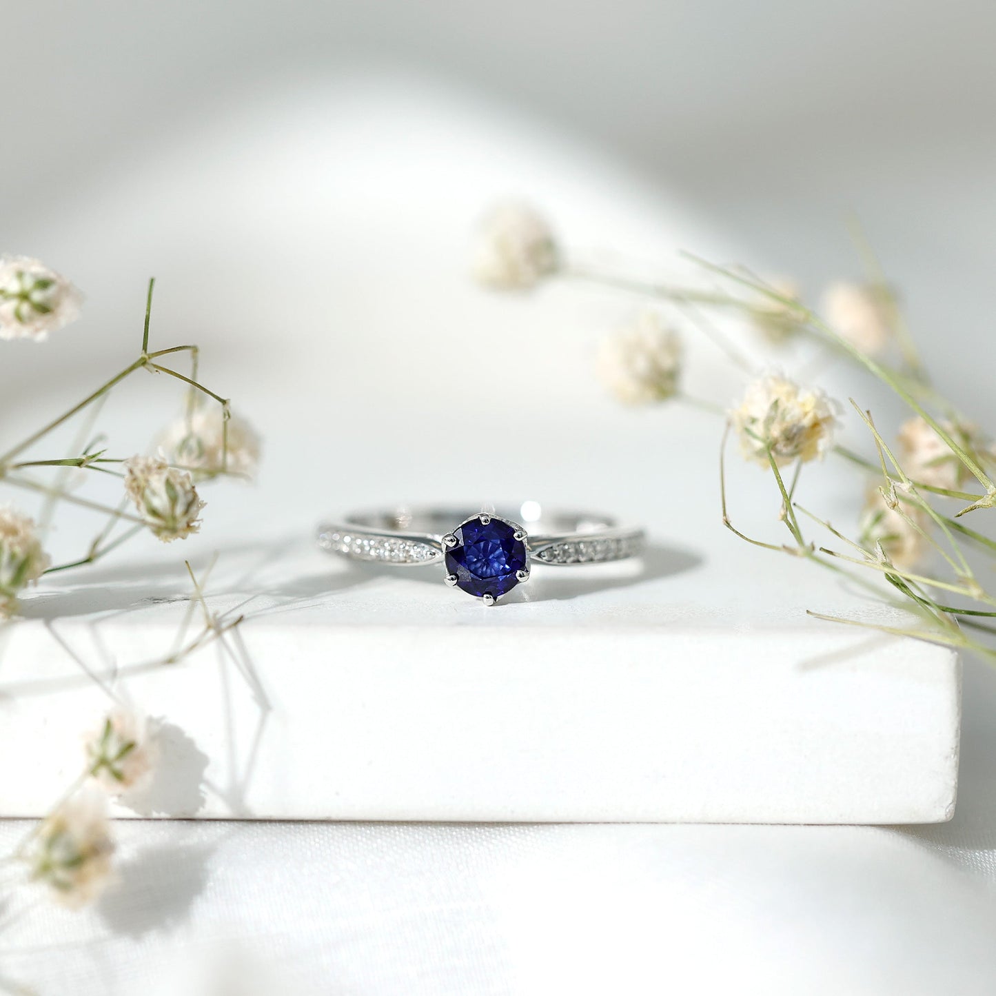 Real Blue Sapphire Solitaire Engagement Ring with Diamond