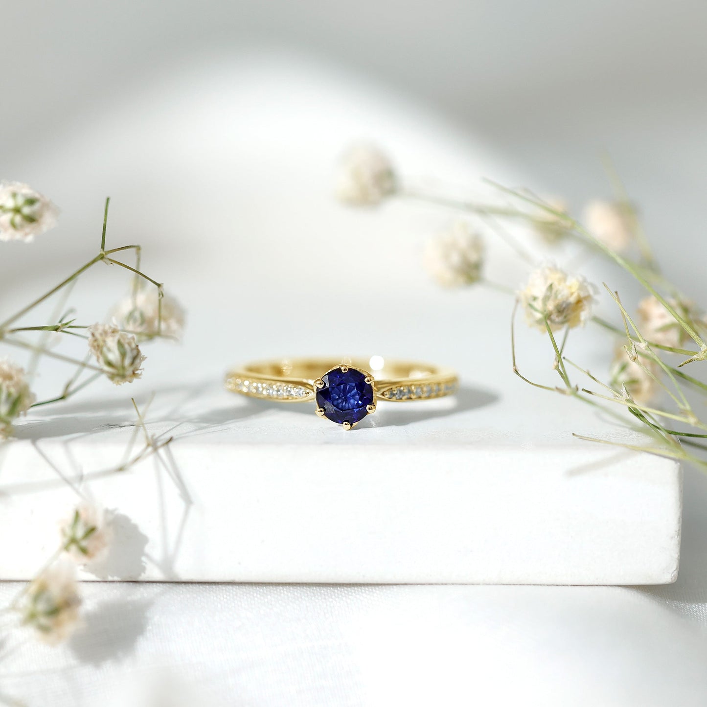 Real Blue Sapphire Solitaire Engagement Ring with Diamond