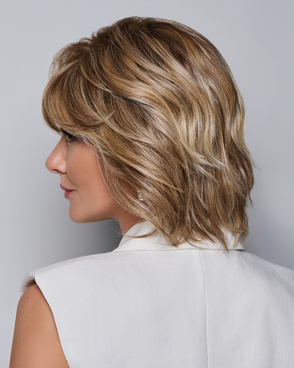 Raquel Welch Sheer Luxury Collection Waves and Raves Chin-Length Bob Wig, Luxlite Cap, Average, SS9/24 SS Iced Café Latte