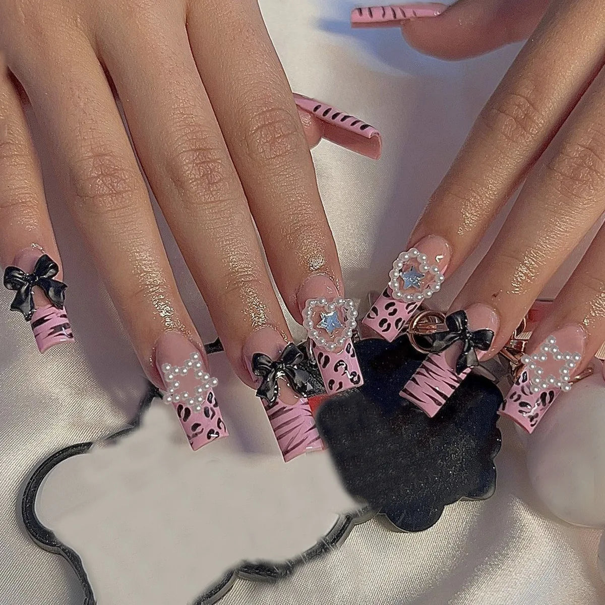 24Pcs Extra Long Square Fake Nail with Glue 3D Little Bear Bow Design False Nails White French Press on Nails Wearable Manicure