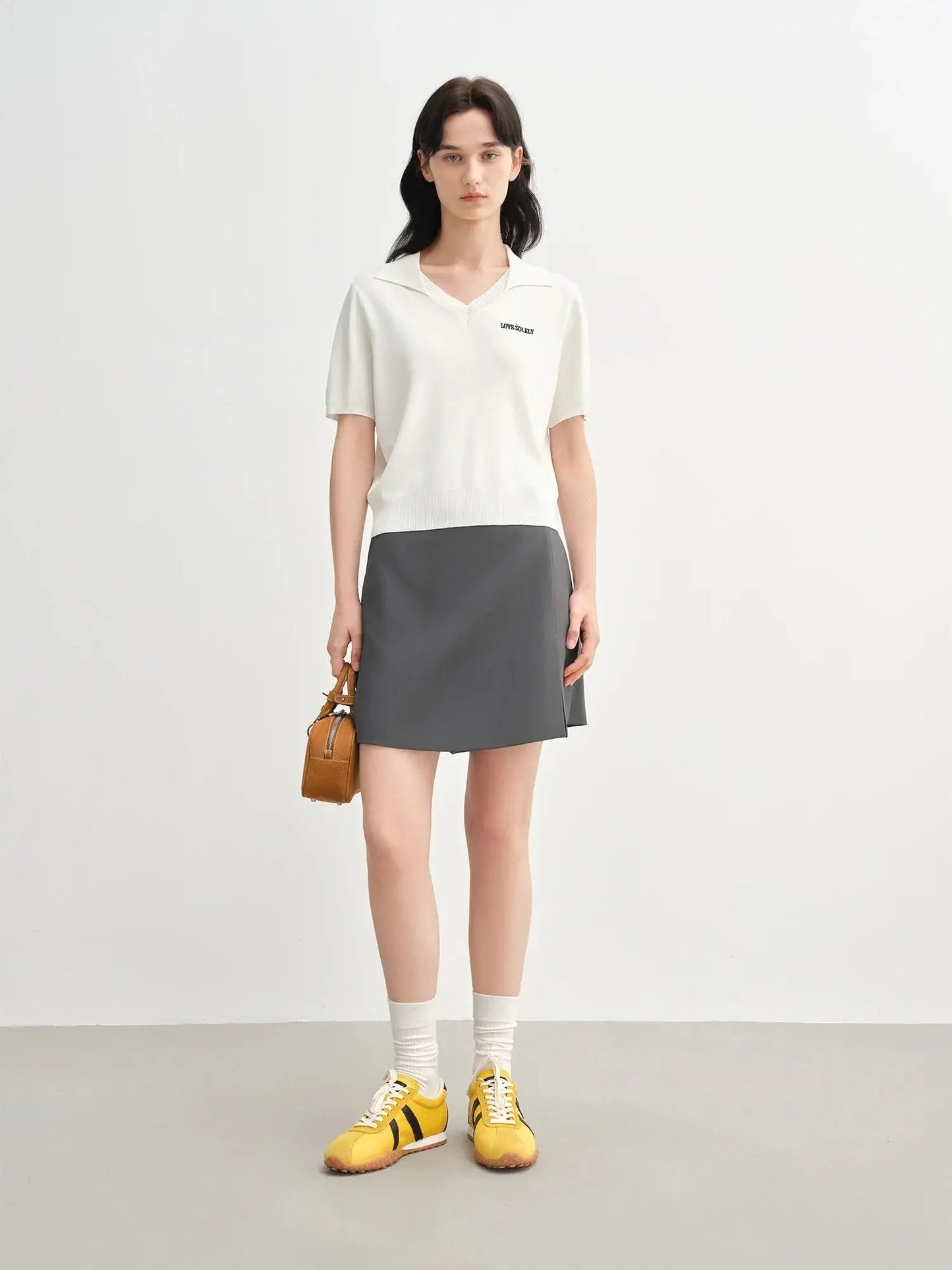 Women's Curve-Flattering Knit Top with Structured Collar