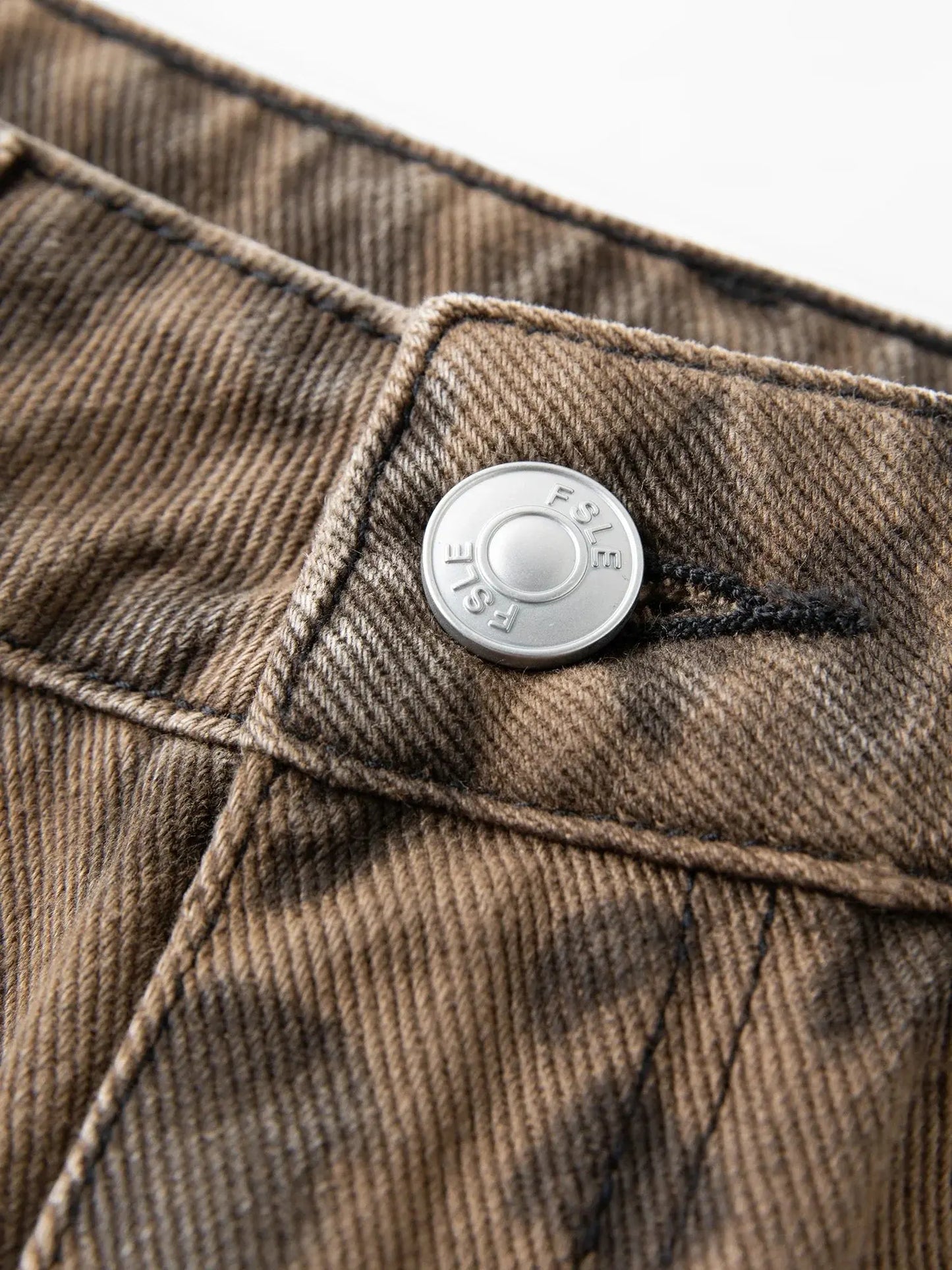 Chic Brown Straight-Leg Jeans: High-Waist Slim Fit