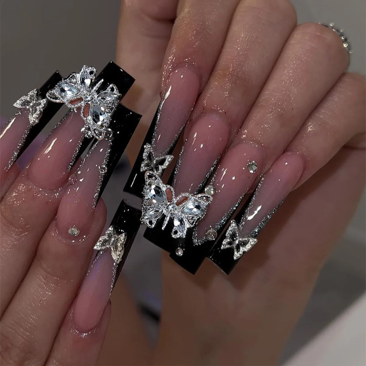 24Pcs Extra Long Square Fake Nail with Glue 3D Little Bear Bow Design False Nails White French Press on Nails Wearable Manicure