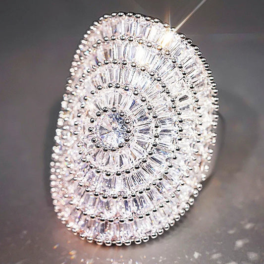 Huitan Luxury Silver Color Women Rings Shining Big Oval Design For Wedding Party Engagement Fancy Elegant Accessories Jewelry