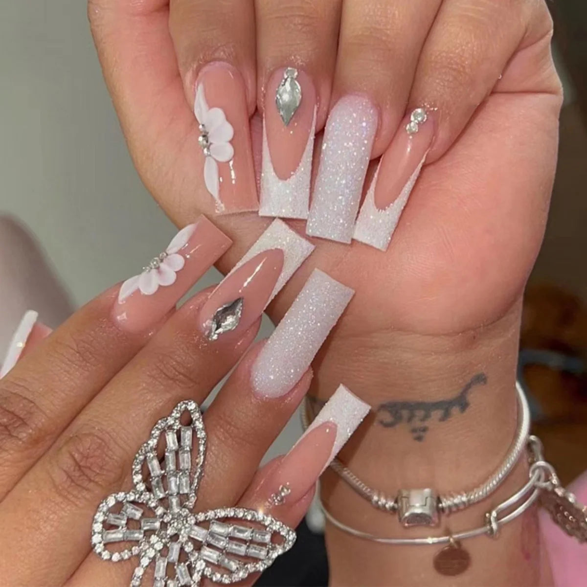 24Pcs Extra Long Square Fake Nail with Glue 3D Little Bear Bow Design False Nails White French Press on Nails Wearable Manicure