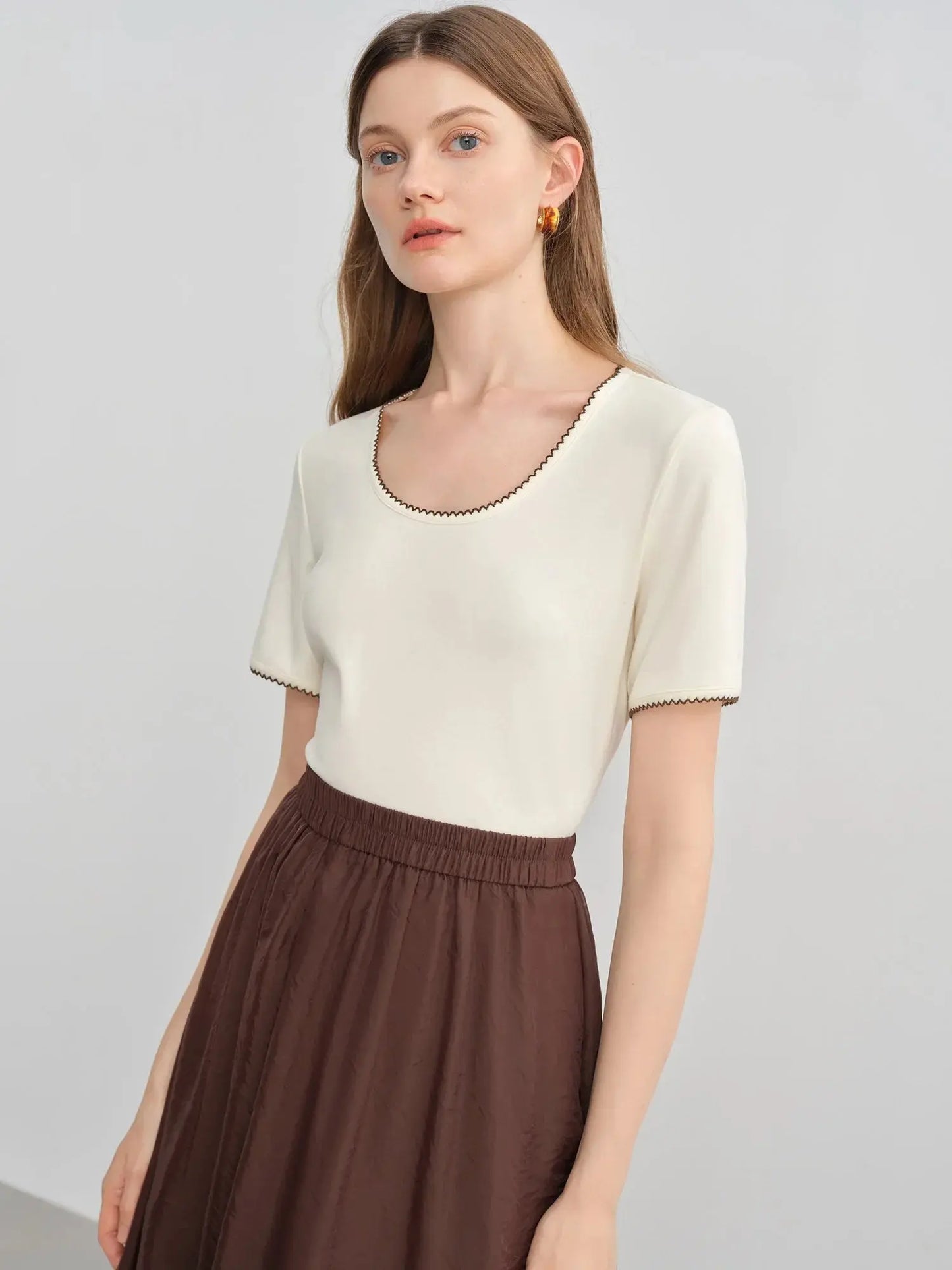 Chic Embroidered Contrast Lace T-Shirt