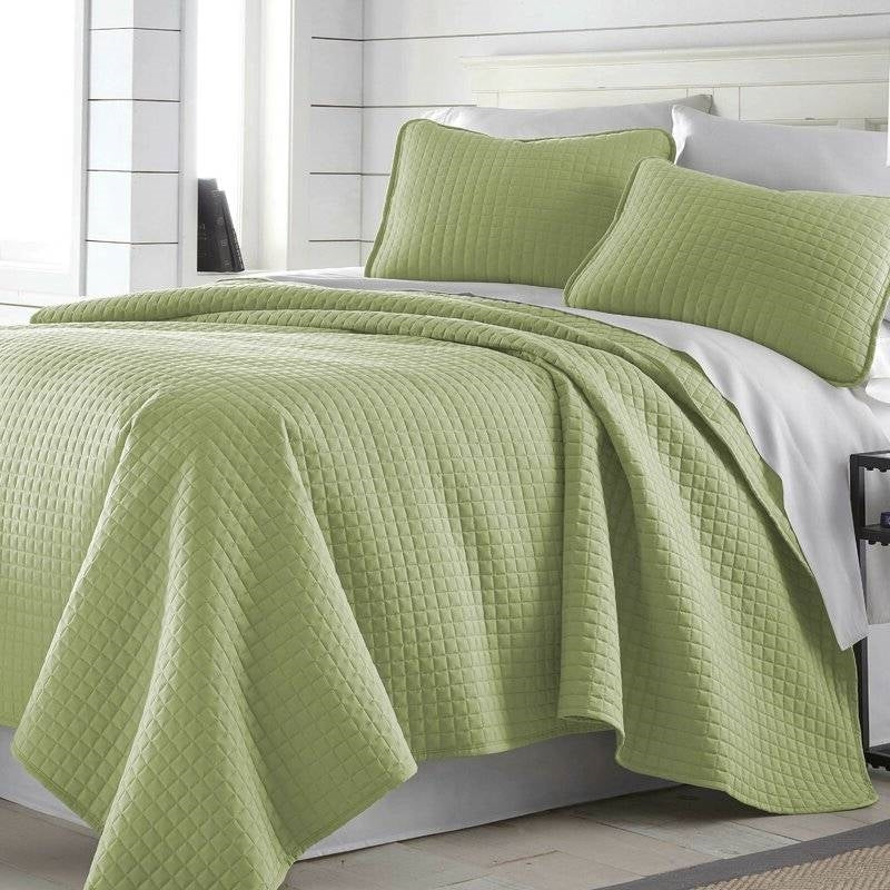 Full/Queen Lightweight Sage Ultra Soft 3-Piece Microfiber Quilt Set-0