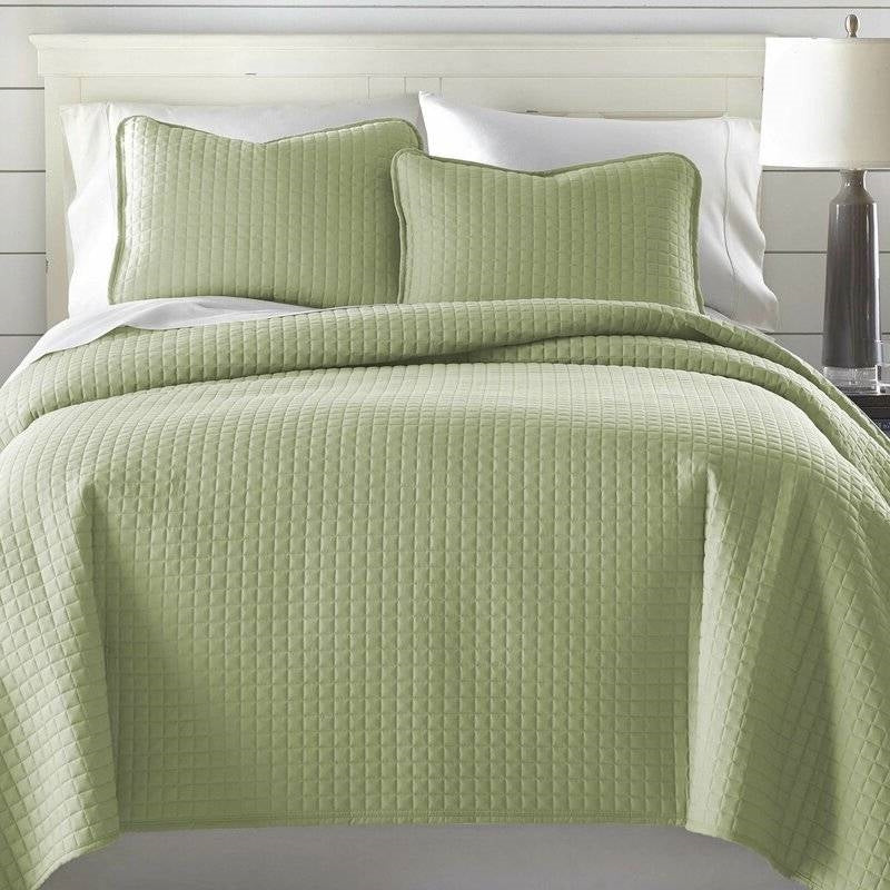 King/Cal King Lightweight Sage Ultra Soft 3-Piece Microfiber Quilt Set-1