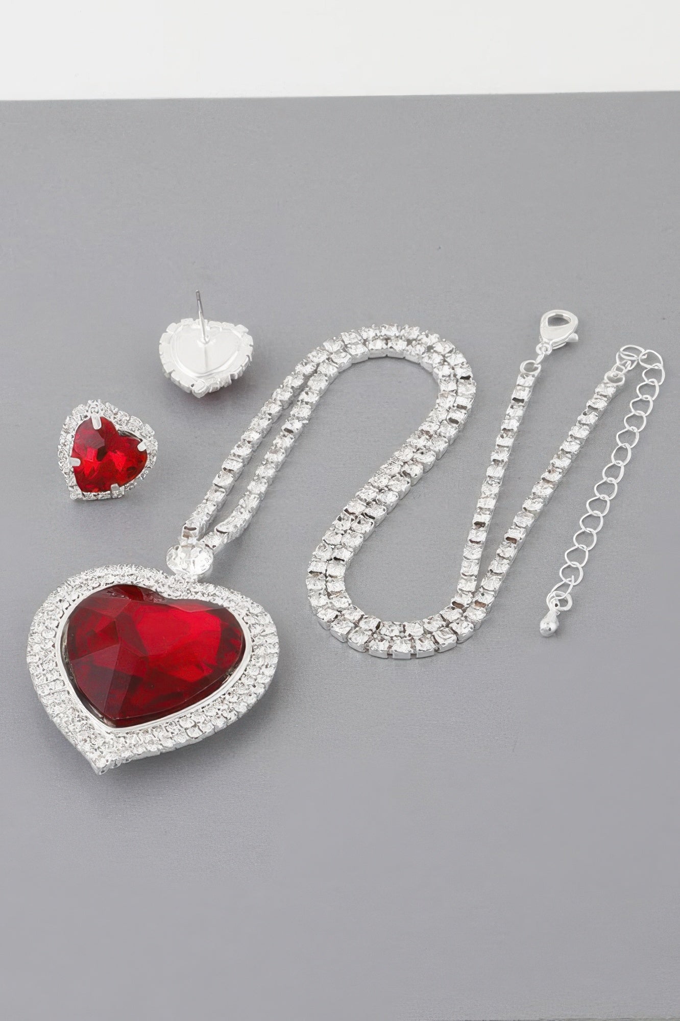STUYVESANT Jeweled Crystal Heart Necklace: NYFW BYMANYC ® New York-1