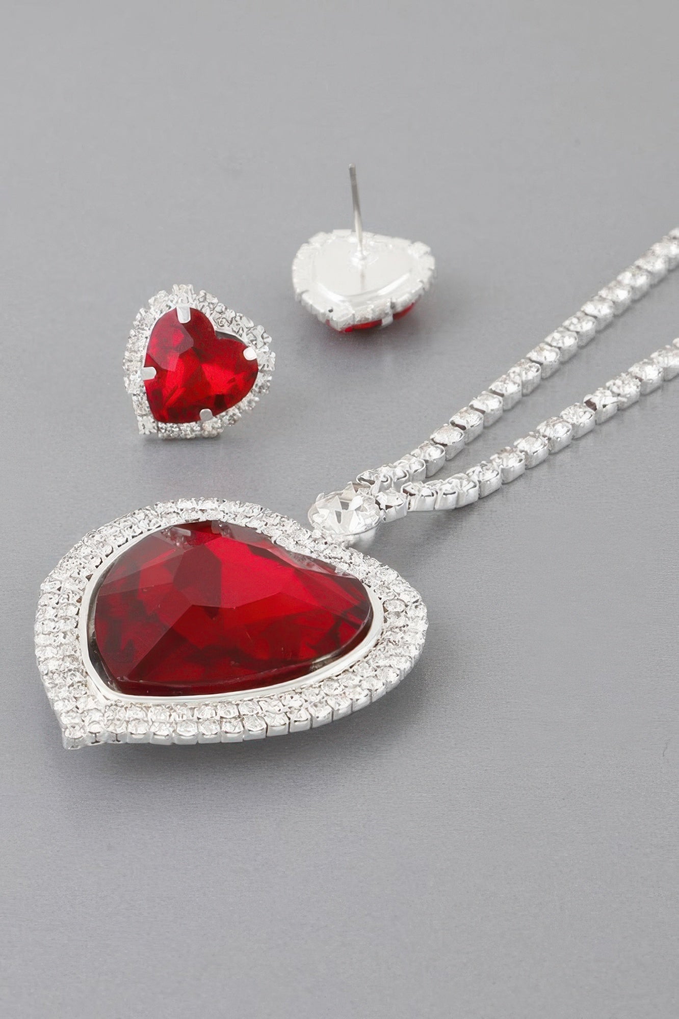 STUYVESANT Jeweled Crystal Heart Necklace: NYFW BYMANYC ® New York-2