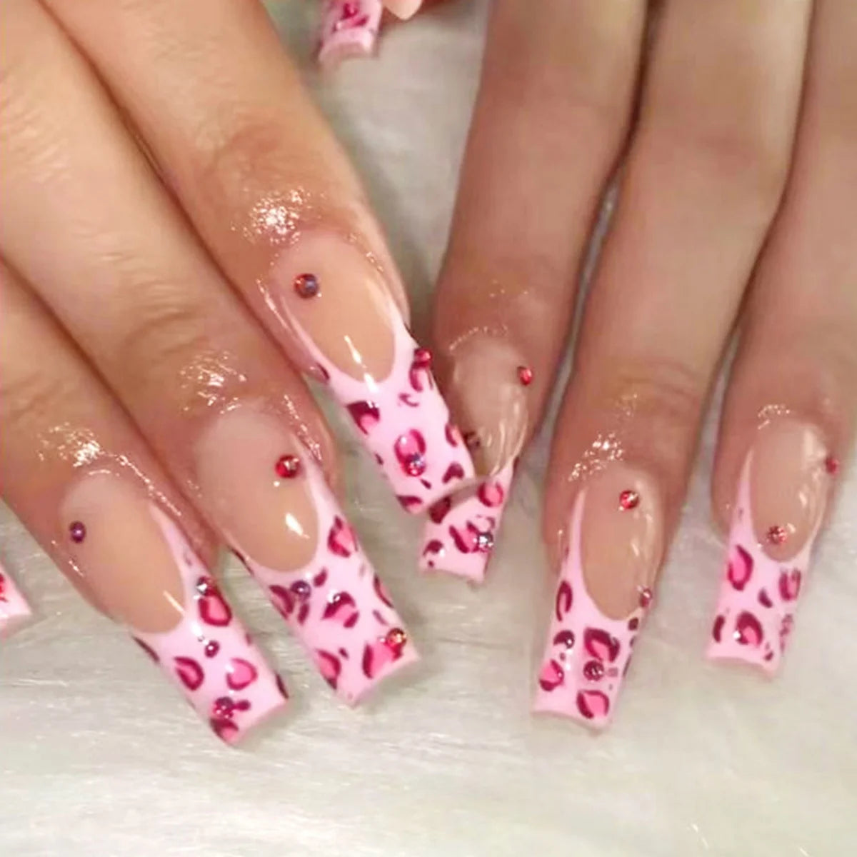 24Pcs Extra Long Square Fake Nail with Glue 3D Little Bear Bow Design False Nails White French Press on Nails Wearable Manicure