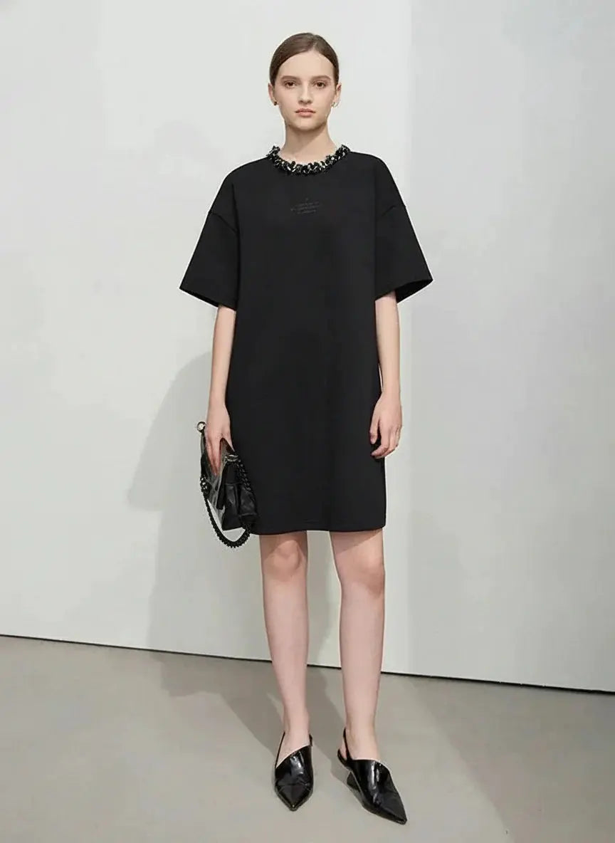 Elegant Mid-Length Knit Dress with Short Sleeves