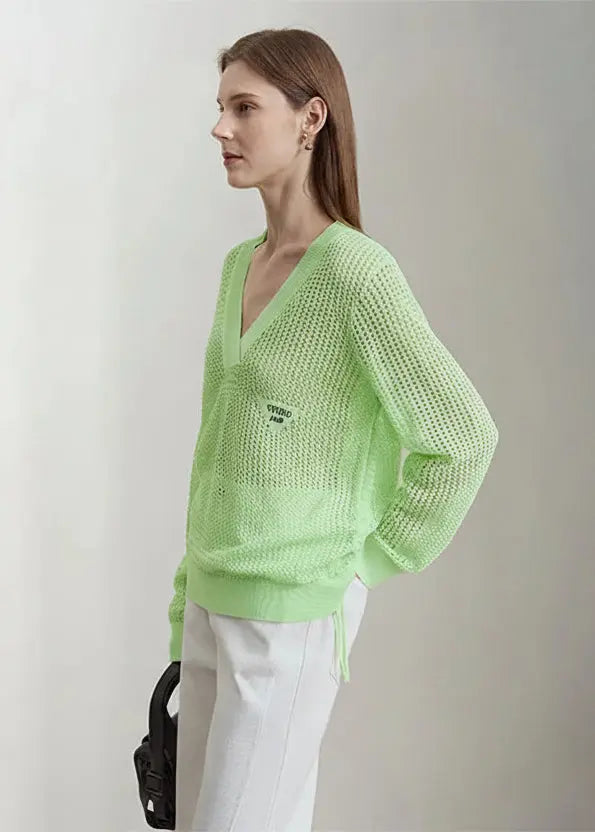 Minimalist Women’s V-Neck Knit Pullover