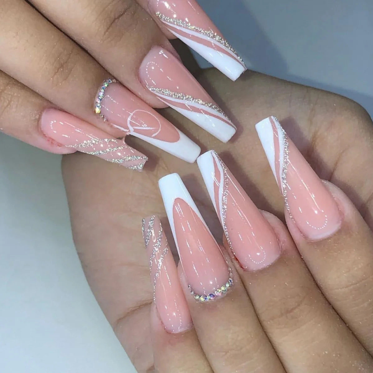 24Pcs Extra Long Square Fake Nail with Glue 3D Little Bear Bow Design False Nails White French Press on Nails Wearable Manicure