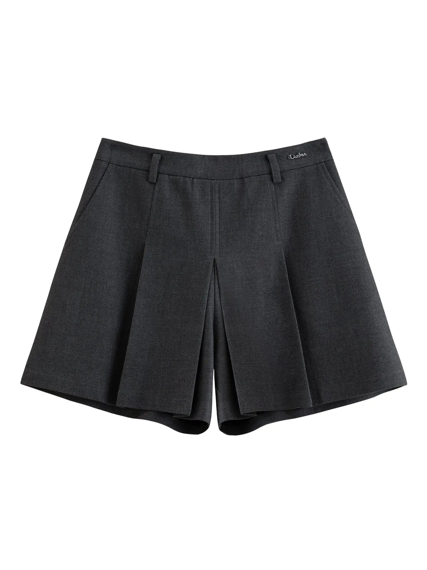 Comfortable and practical pleated shorts