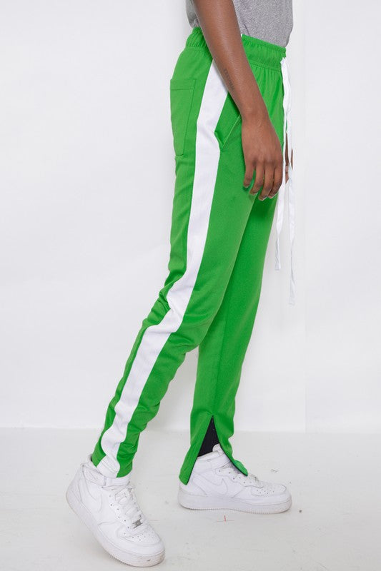 Single Stripe Track Pant
Ankle Zipper
Elastic Waist with Drawstring
Standard Pocket with Single Back Pocket
Regular Slim Fit
95 Polyester 5 Spandex

Model is 5'11 wearing a size Medium.


Made In: Imported GREEN PANTS
