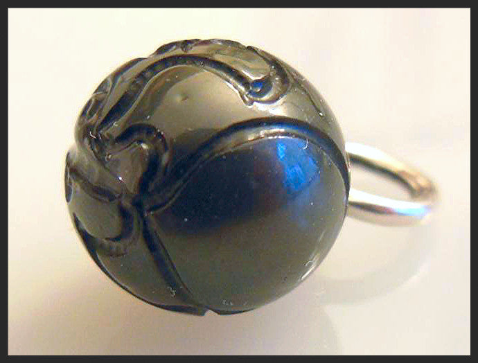 Carved Tahitian pearl pendant--02-5