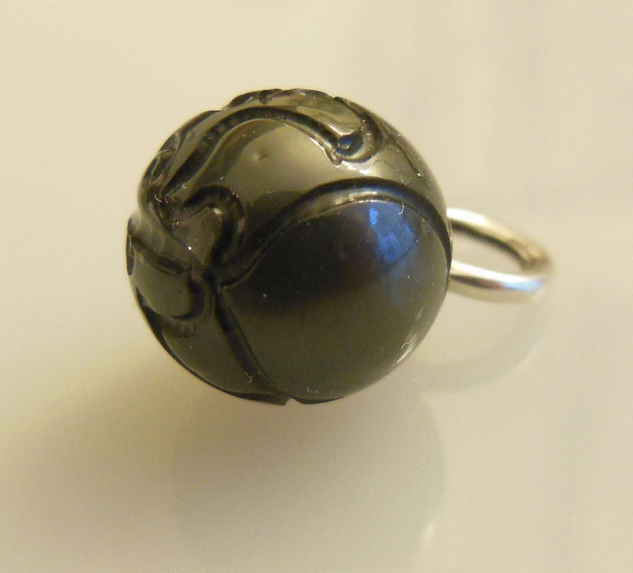 Carved Tahitian pearl pendant--02-0