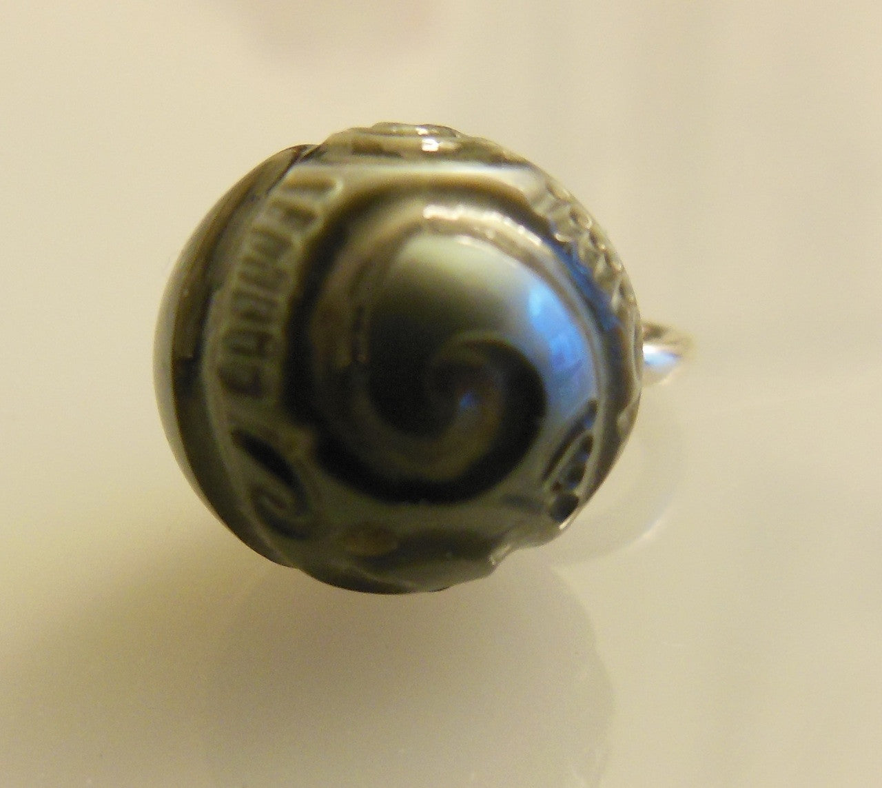 Carved Tahitian pearl pendant--02-4