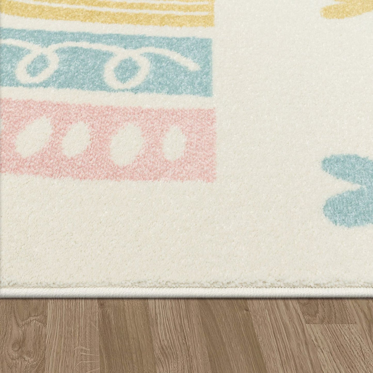 Kids Rug Nino with Rainbow and Hearts for Nursery in Cream-2