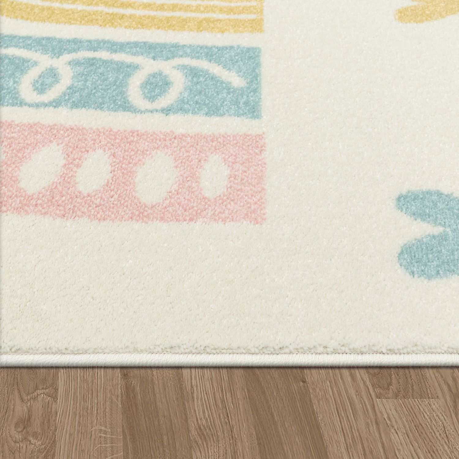 Kids Rug Nino with Rainbow and Hearts for Nursery in Cream-2