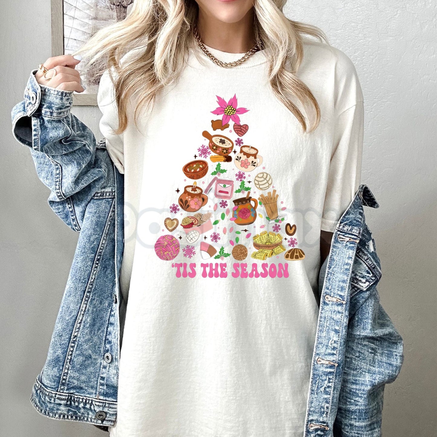 "Tis The Season Mexican Christmas Tree T-Shirt" - Tamales Pan Dulce Holiday Tee, Festive Latinx Christmas Apparel, Unique Foodie Xmas Gift