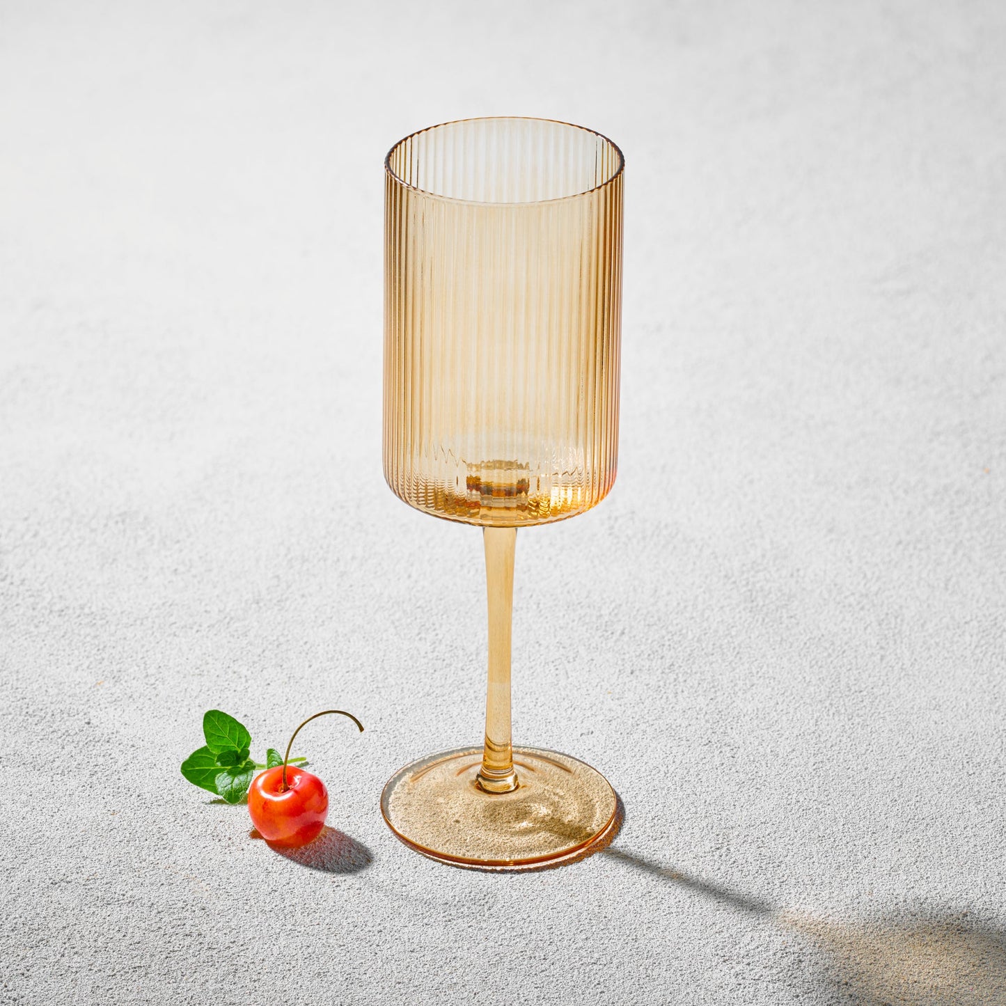 Vikko Malibu Ribbed Wine Glass Amber 11oz