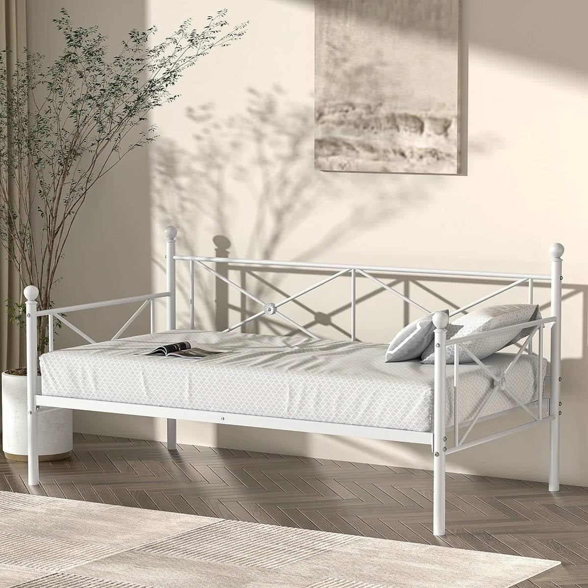 Twin size Heavy Duty Metal Daybed Frame in Classic White Finish-1
