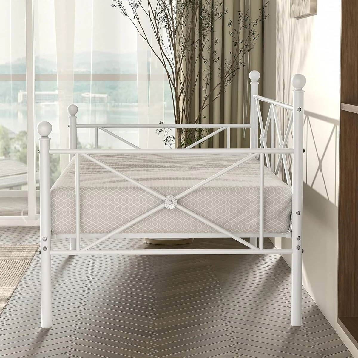 Twin size Heavy Duty Metal Daybed Frame in Classic White Finish-3