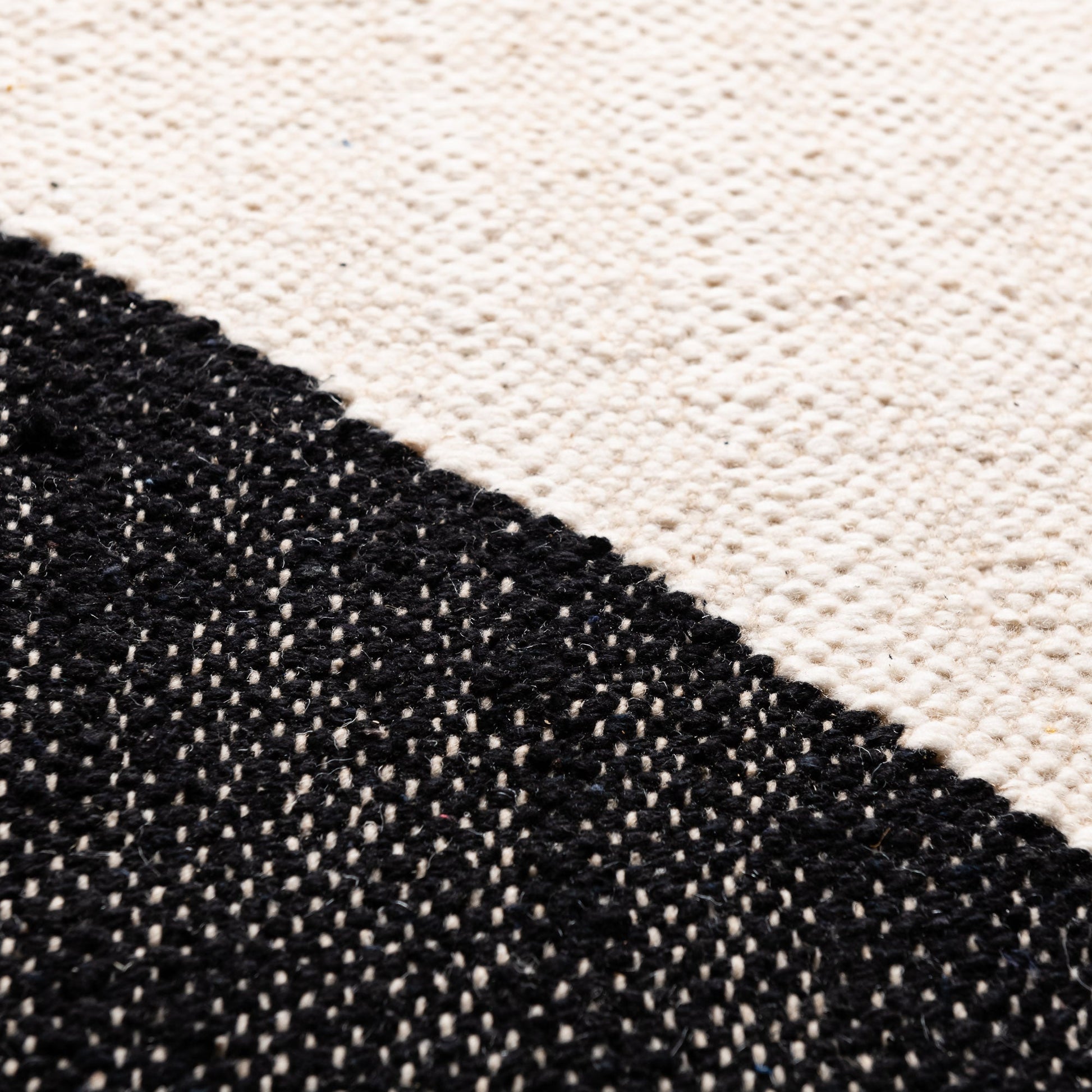 Alya - Flatweave Moroccan rug-2