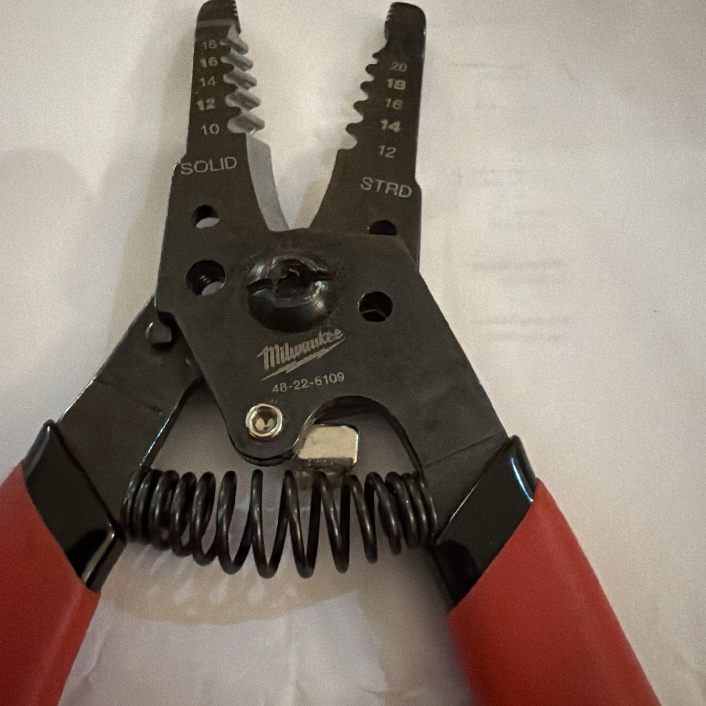 Milwaukee Automatic Wire Stripper 10–20 AWG – Teste