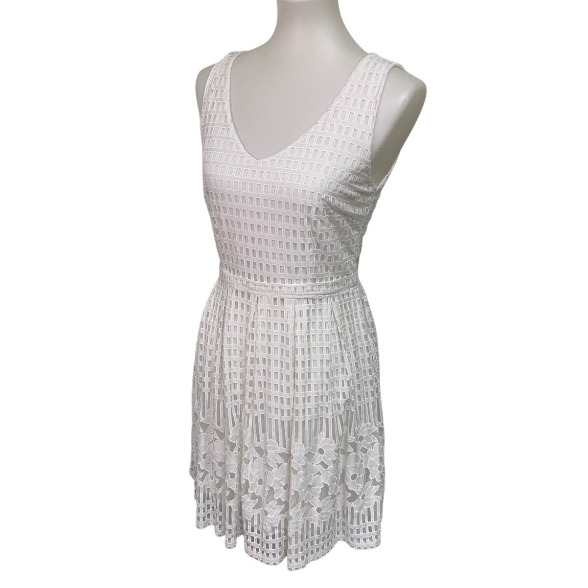 Everly Womens Medium White Sleeveless V-Neck Lace Back Zip Fit n Flare Dress