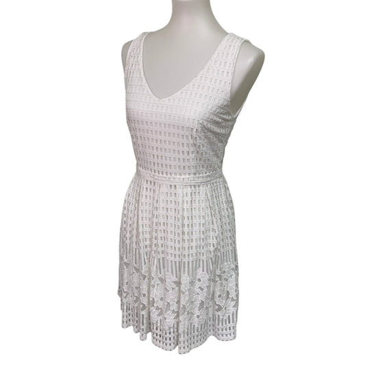 Everly Womens Medium White Sleeveless V-Neck Lace Back Zip Fit n Flare Dress