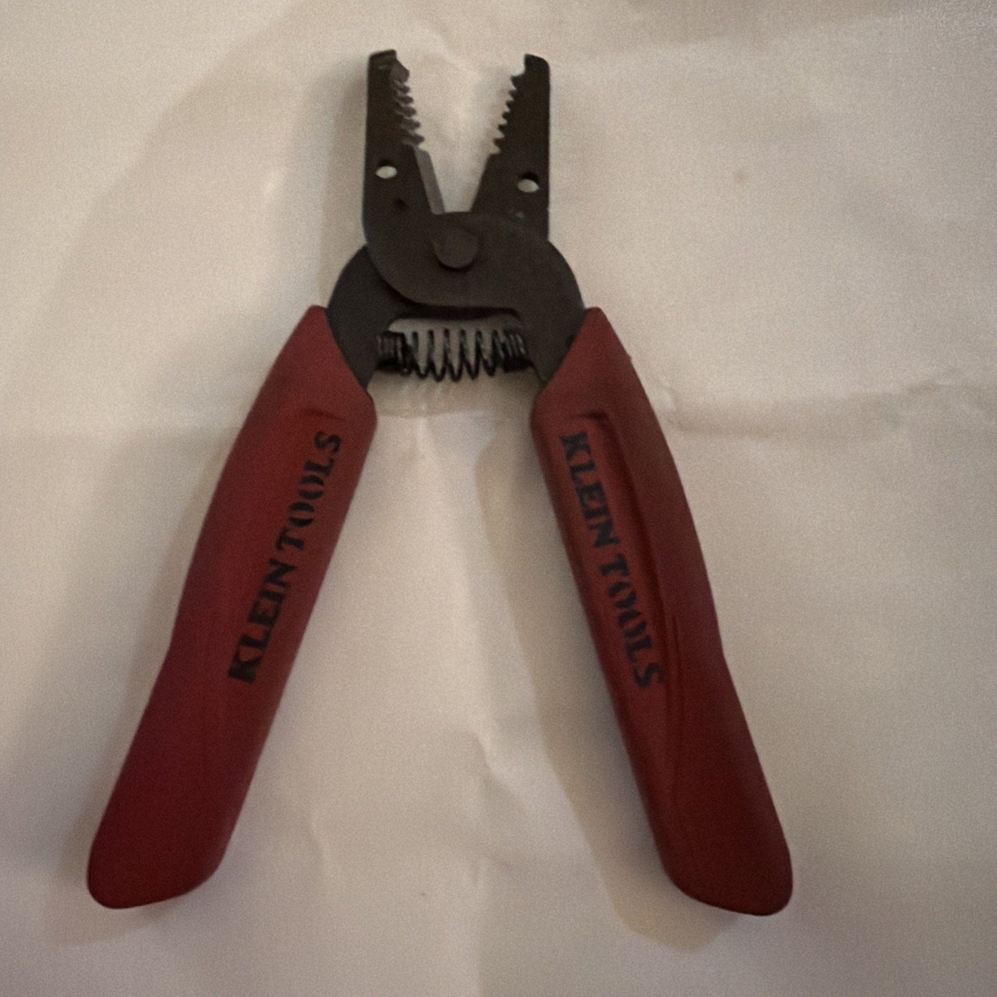 KLEIN TOOLS WIRE STRIPPER / CUTTER PLIERS - USA 11046 CUTTING STRIPPING CUTTERS