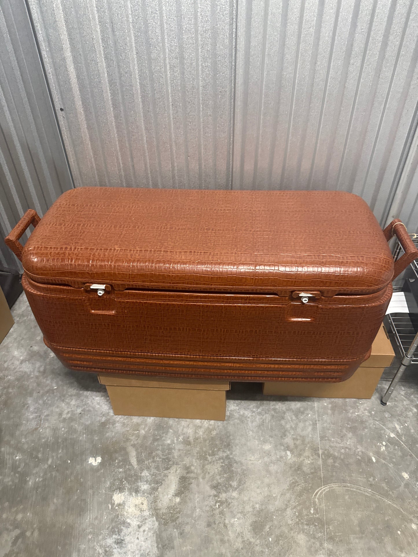 COLLECTOR'S ITEM LAPPAS GENUINE LEATHER IGLOO COOLER(Broken Locks) See pics