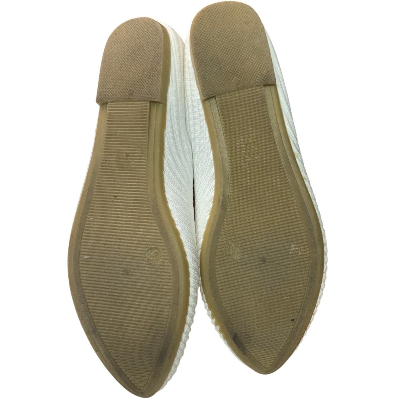 Womens Size 6 White Flats Ribbed Textured Cloth Closed Pointed Toe Shoes