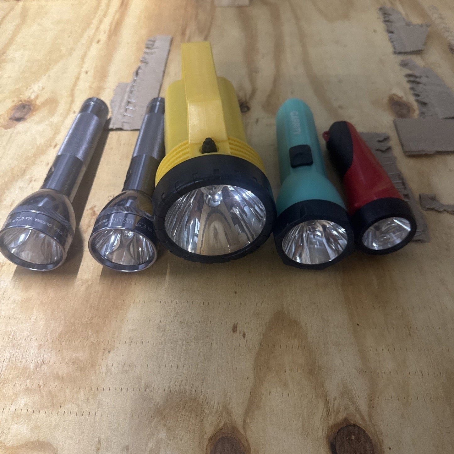 Lot of 5 Vintage Flashlights Lantern Eveready Garrity Maglite Style Working!