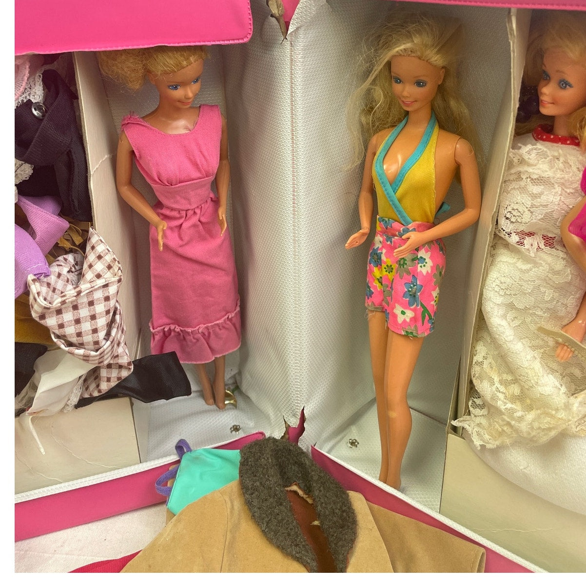 Vintage 1966 Mattel Barbie 1977 Fashion Doll Vinyl Travel Case Clothing Outfits