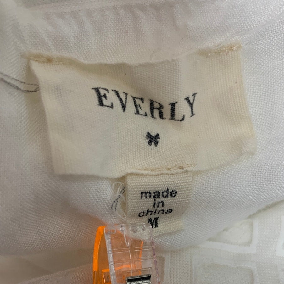 Everly Womens Medium White Sleeveless V-Neck Lace Back Zip Fit n Flare Dress