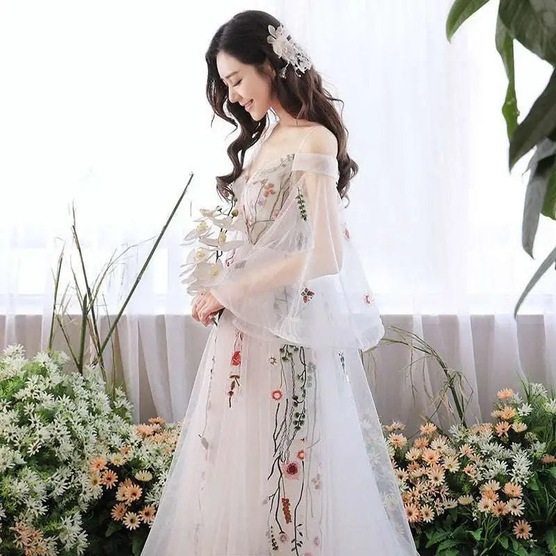 Embroidered Floral Retro Bridal Gown in Gray Tulle