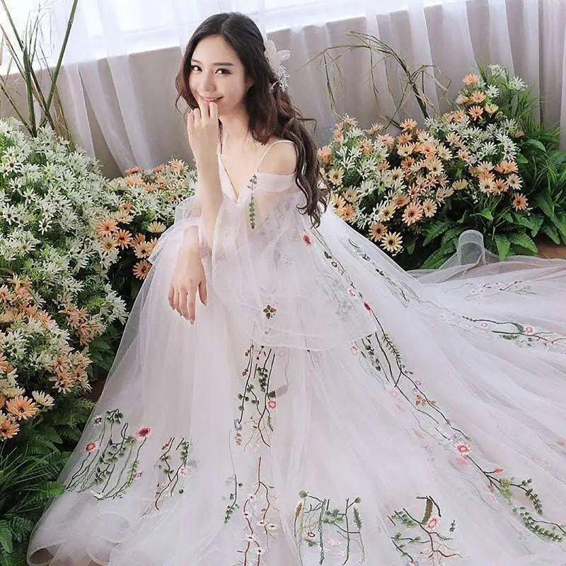 Embroidered Floral Retro Bridal Gown in Gray Tulle