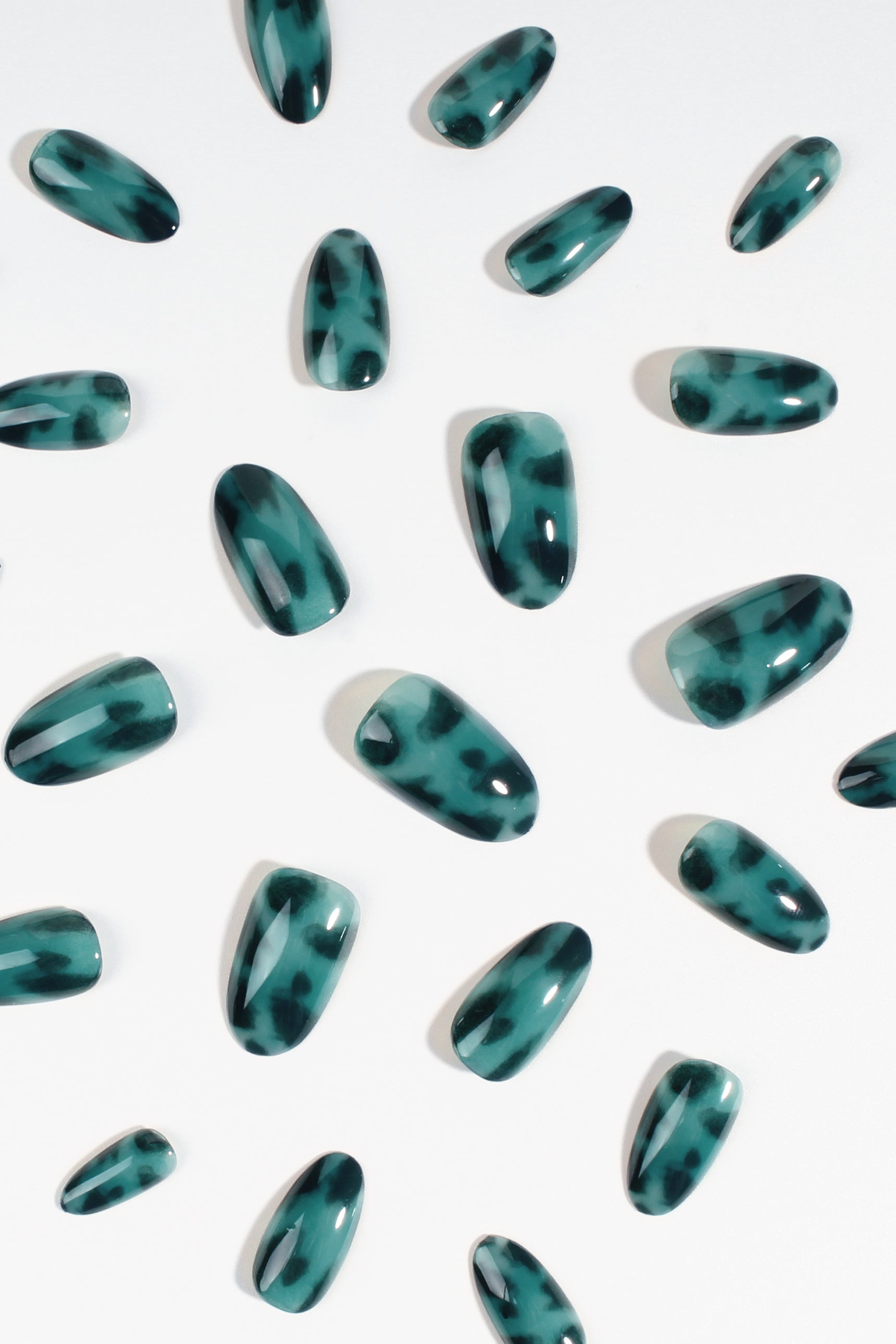 Emerald Amber | Soft & Durable Press-On Nails-3