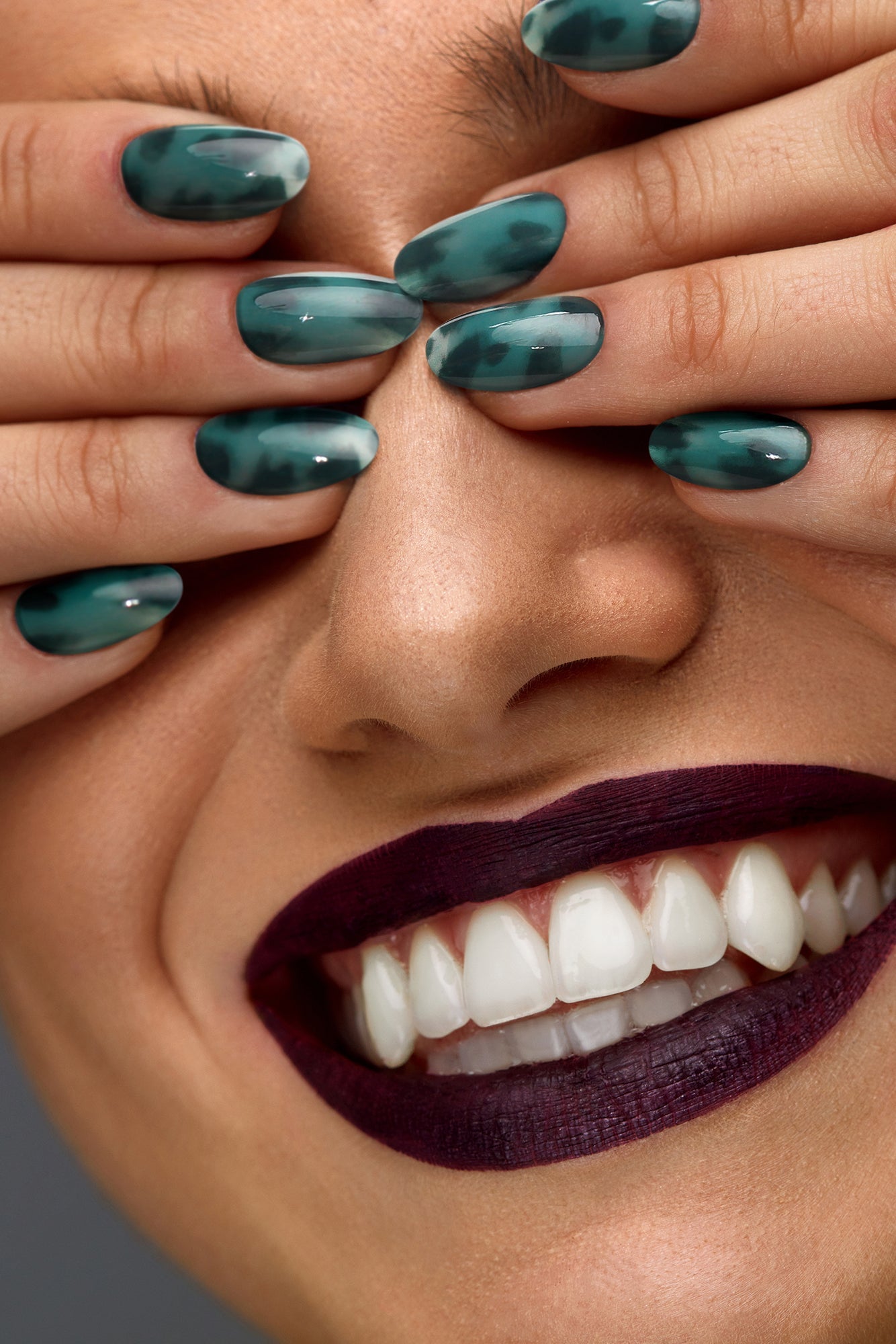Emerald Amber | Soft & Durable Press-On Nails-2