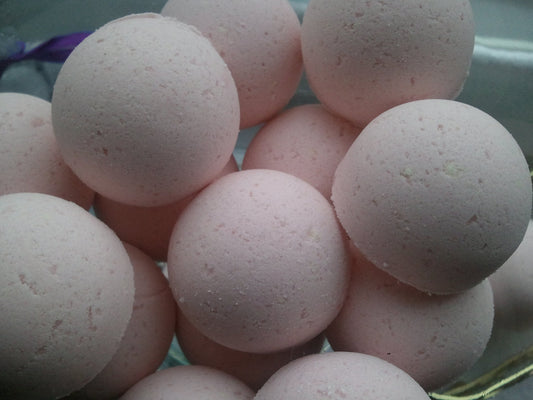 14 bath bombs 1 oz each (Strawberries & Champagne) gift bag bath fizzies, great for dry skin, shea, cocoa, 7 ultra rich oils
