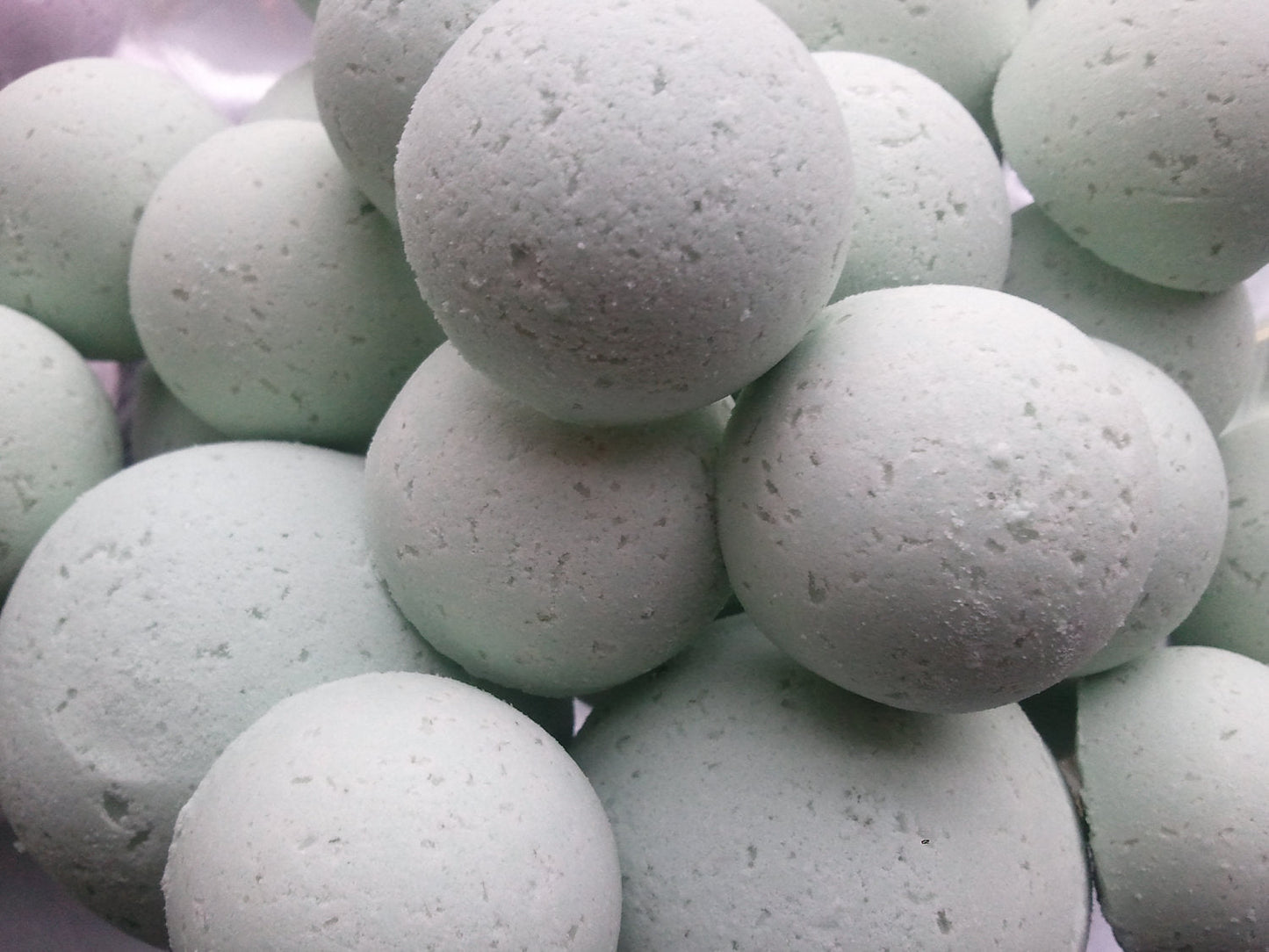 14 bath bombs Lavender & Chamomile gift bag bath fizzies, great for dry skin