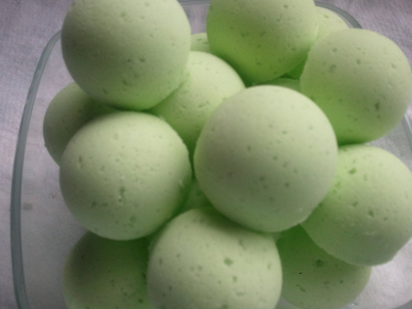 14 bath bombs (select from over 100 fragrances) Fragrances L thru S