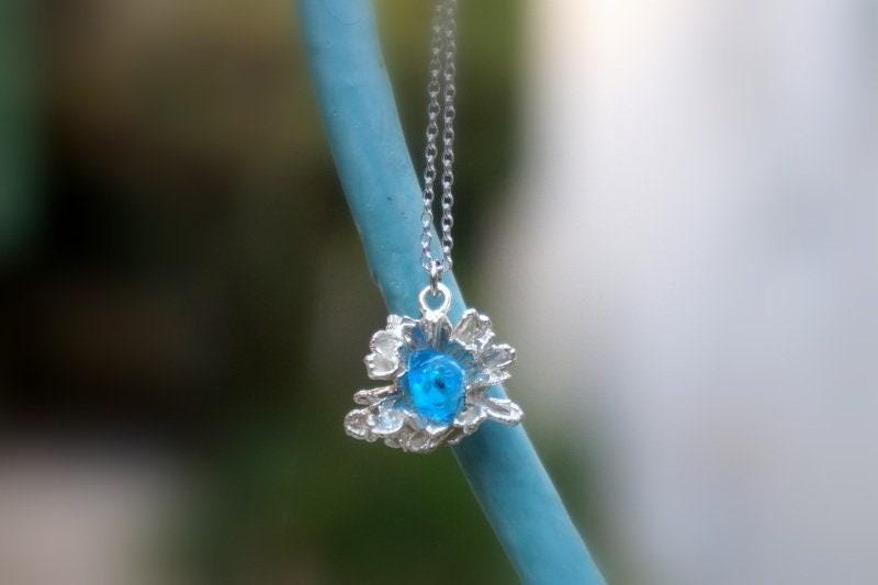 Pressed Daisy Pendant Necklace: Gold on Sterling Silver with Blue Murano-1